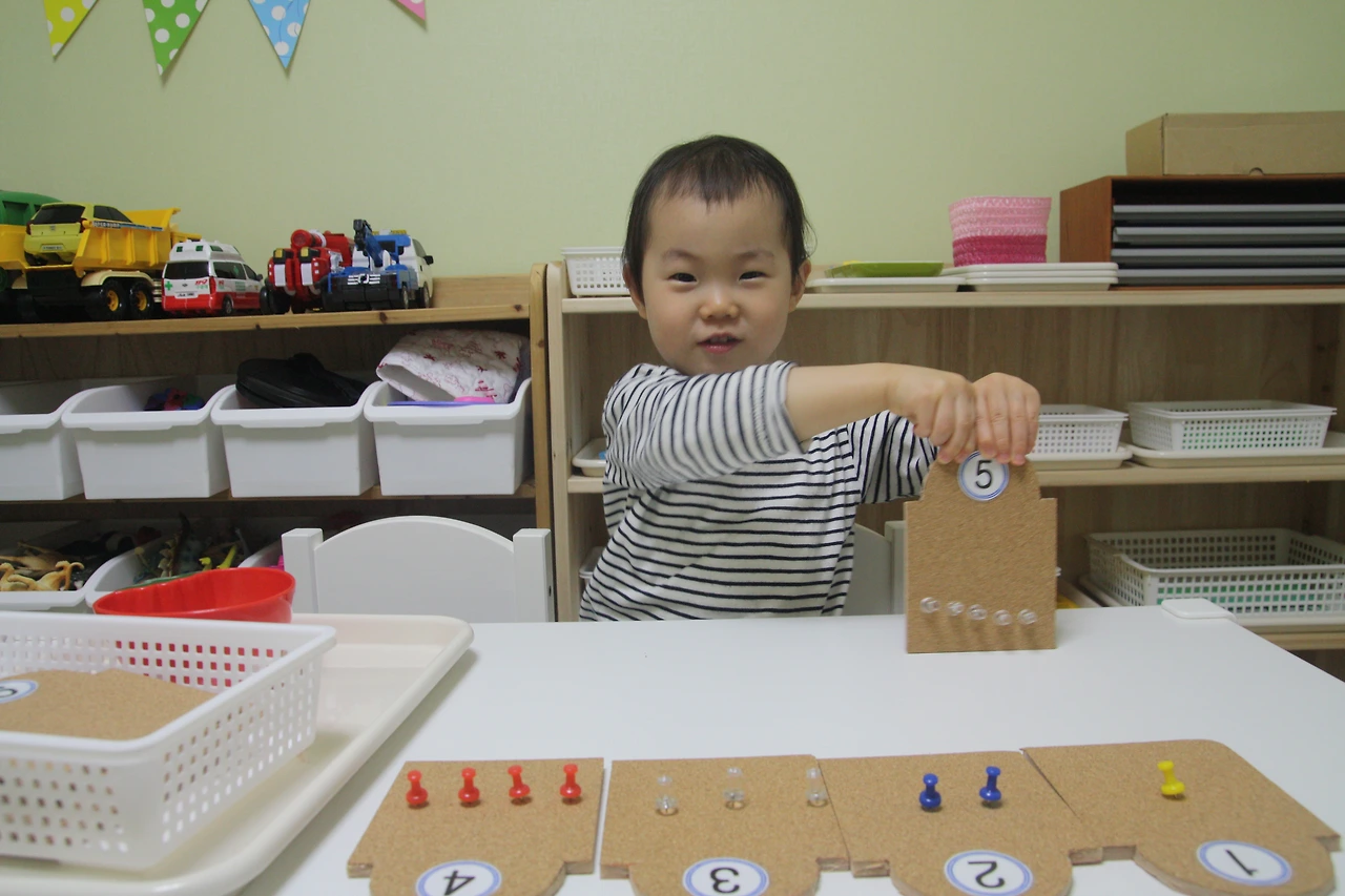 150515 코르크판에 핀 꽂기 013.JPG