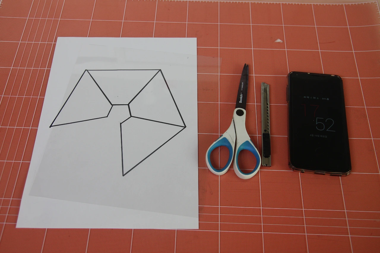 스마트폰으로3D홀로그램만들기 재료 (1).JPG