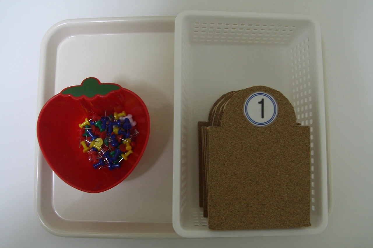 150515 코르크판에 핀 꽂기 005.JPG