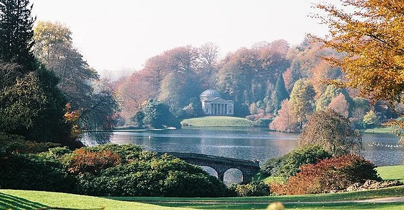 English_landscape_garden_at_Stourhead,_England.jpeg