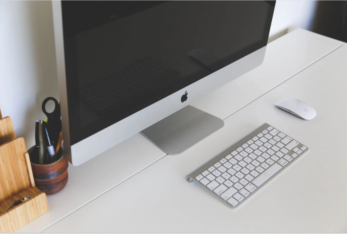 minimal desk pxhere.PNG