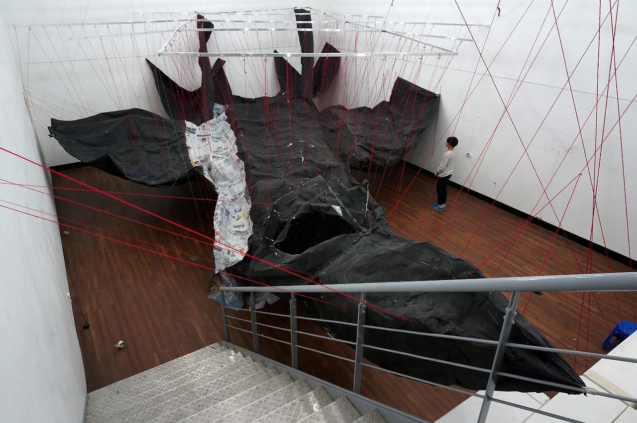 5. F-35_water paint on newspaper_1500x1000x400cm_2014(f).JPG