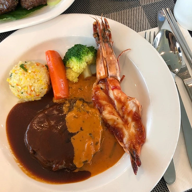 1-1. 웨딩홀 식사2.PNG