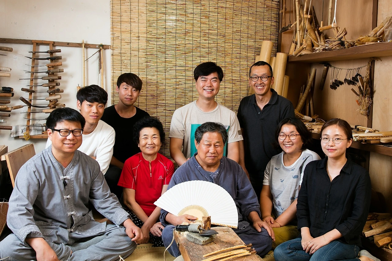 선자장_스텝들과 보유자.JPG