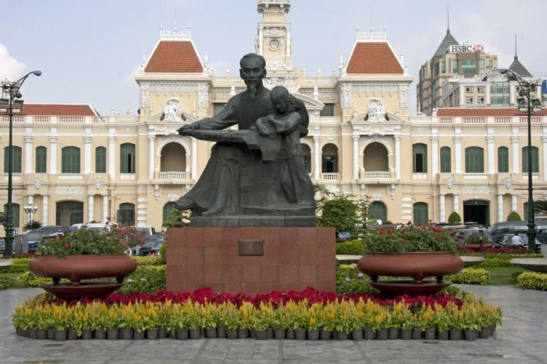 Statue-of-Ho-Chi-Minh-and-Peoples-Committee-Building-in-Ho-Chi-Minh-city-Vietnam-1024x682.jpg?type=w773