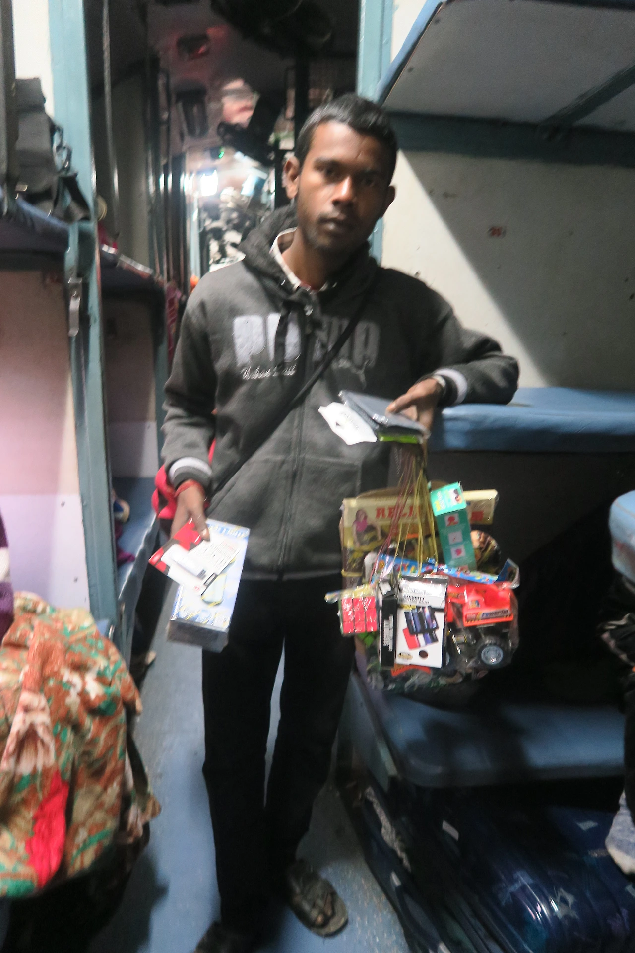 사진 6-핸드폰 충전기 유에스비 다 있습니다.JPG