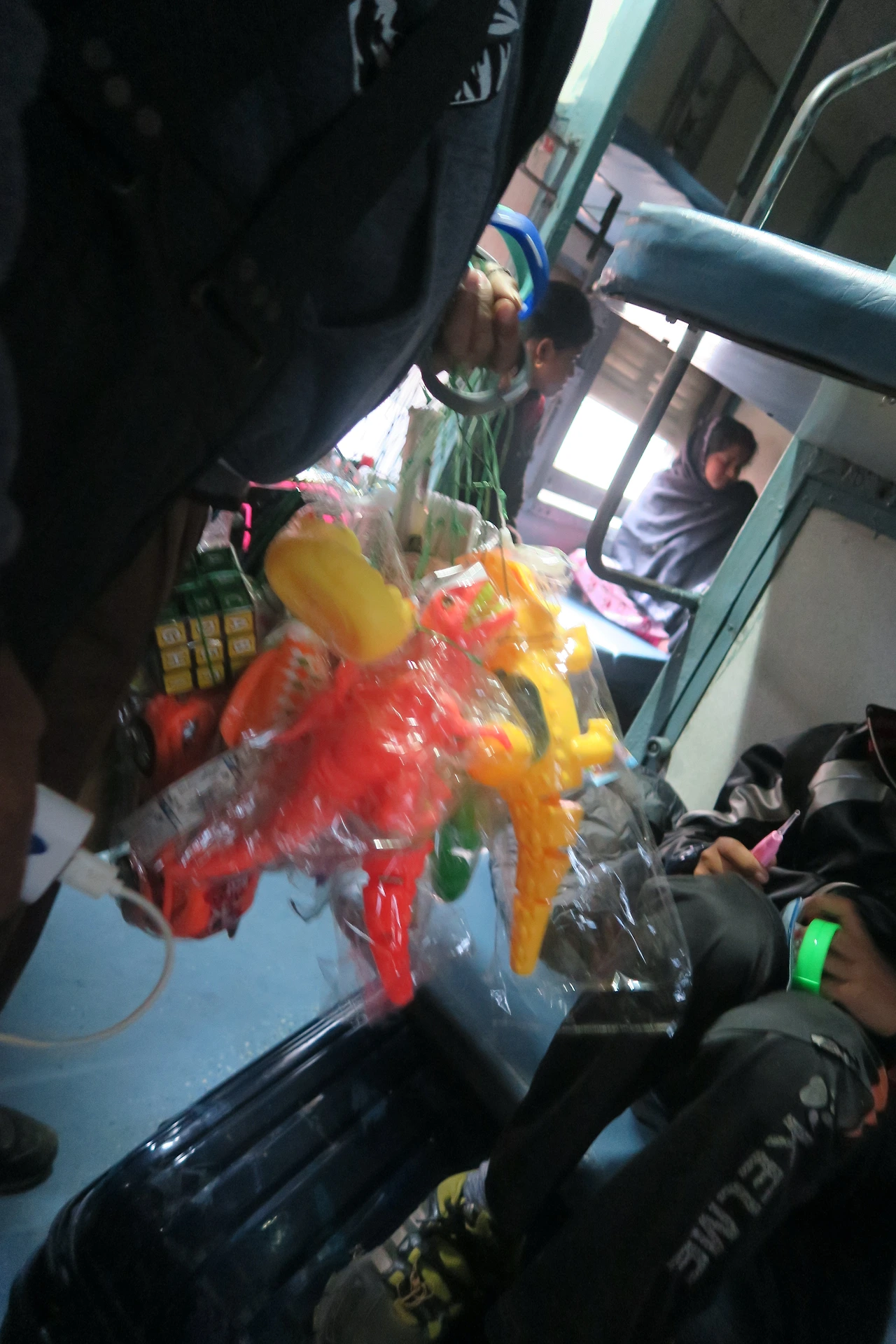 사진 3-아이들을 현혹시키는 장난감들.JPG