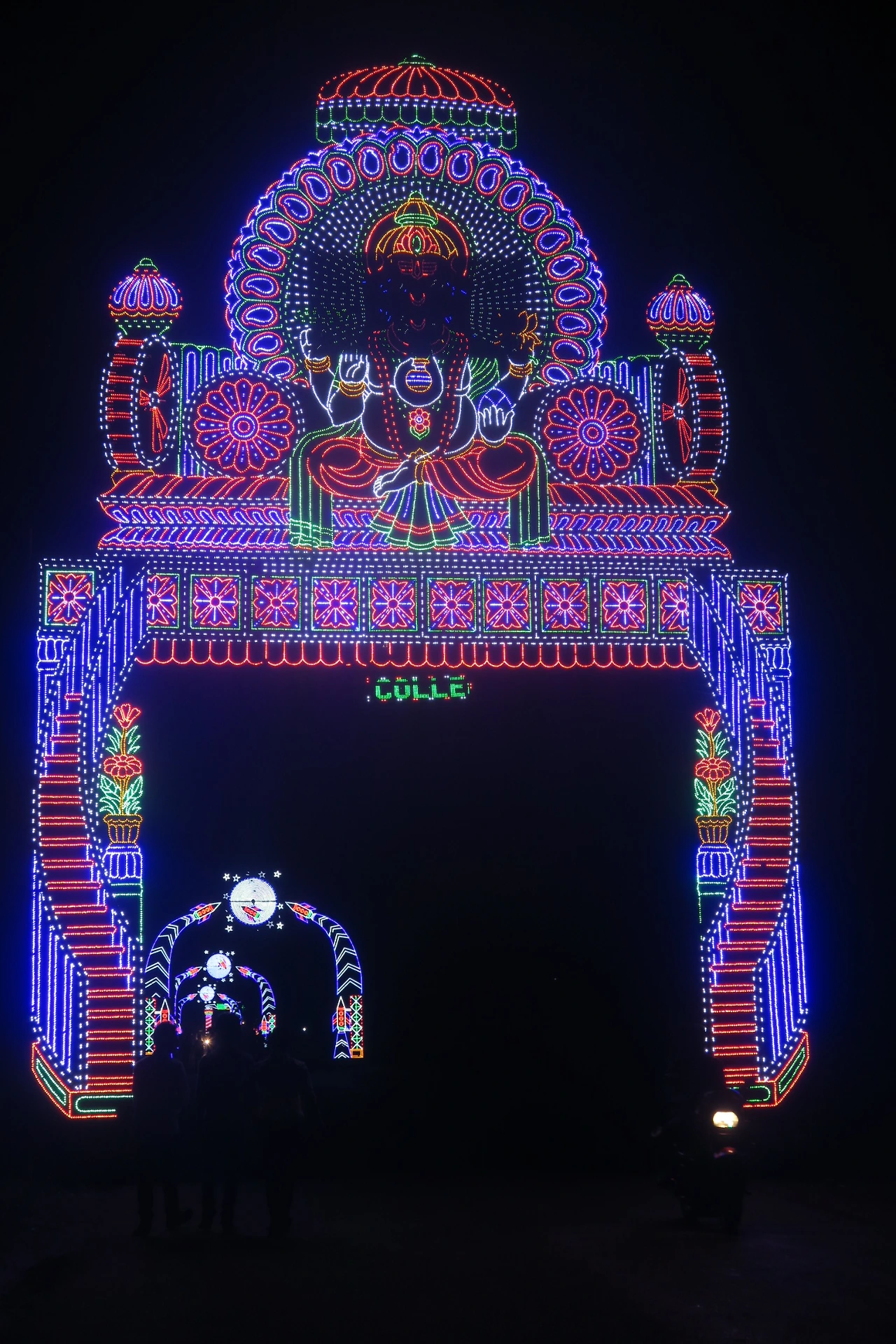 1.화려한 아치형 문들.JPG