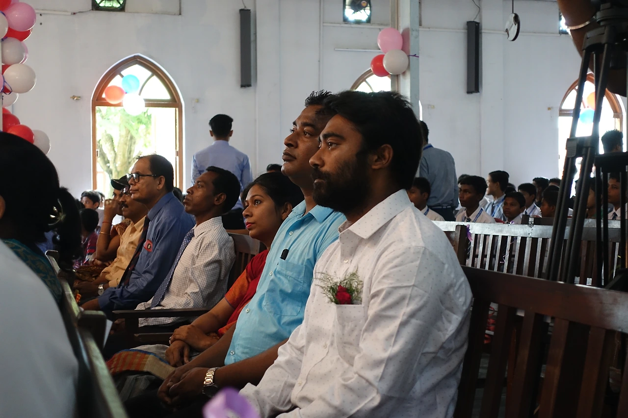 사진 1 스승의 날 행사에 앉아 있는 선생님들.JPG