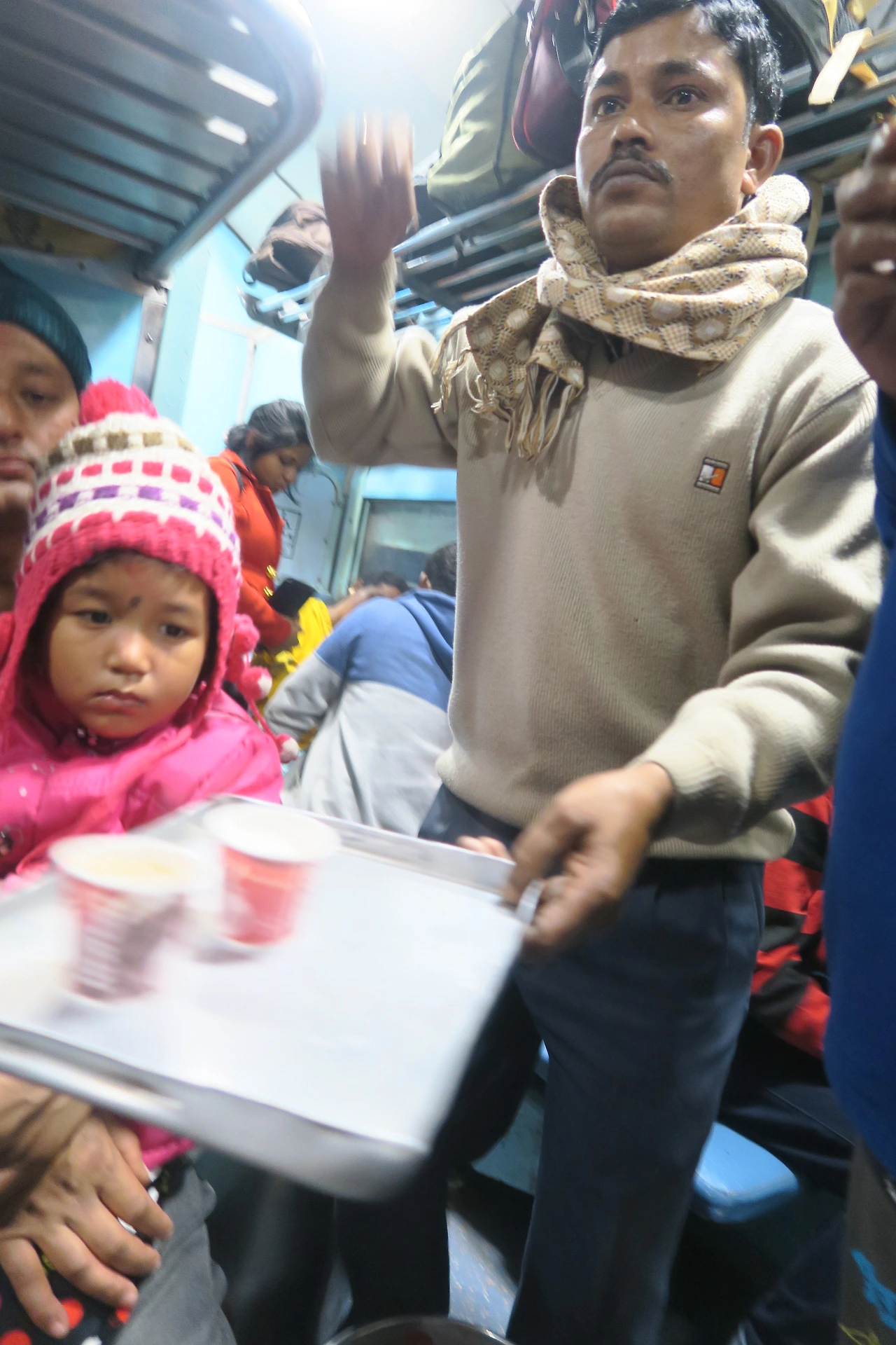 사진8- 따뜻한 차 드세요.JPG