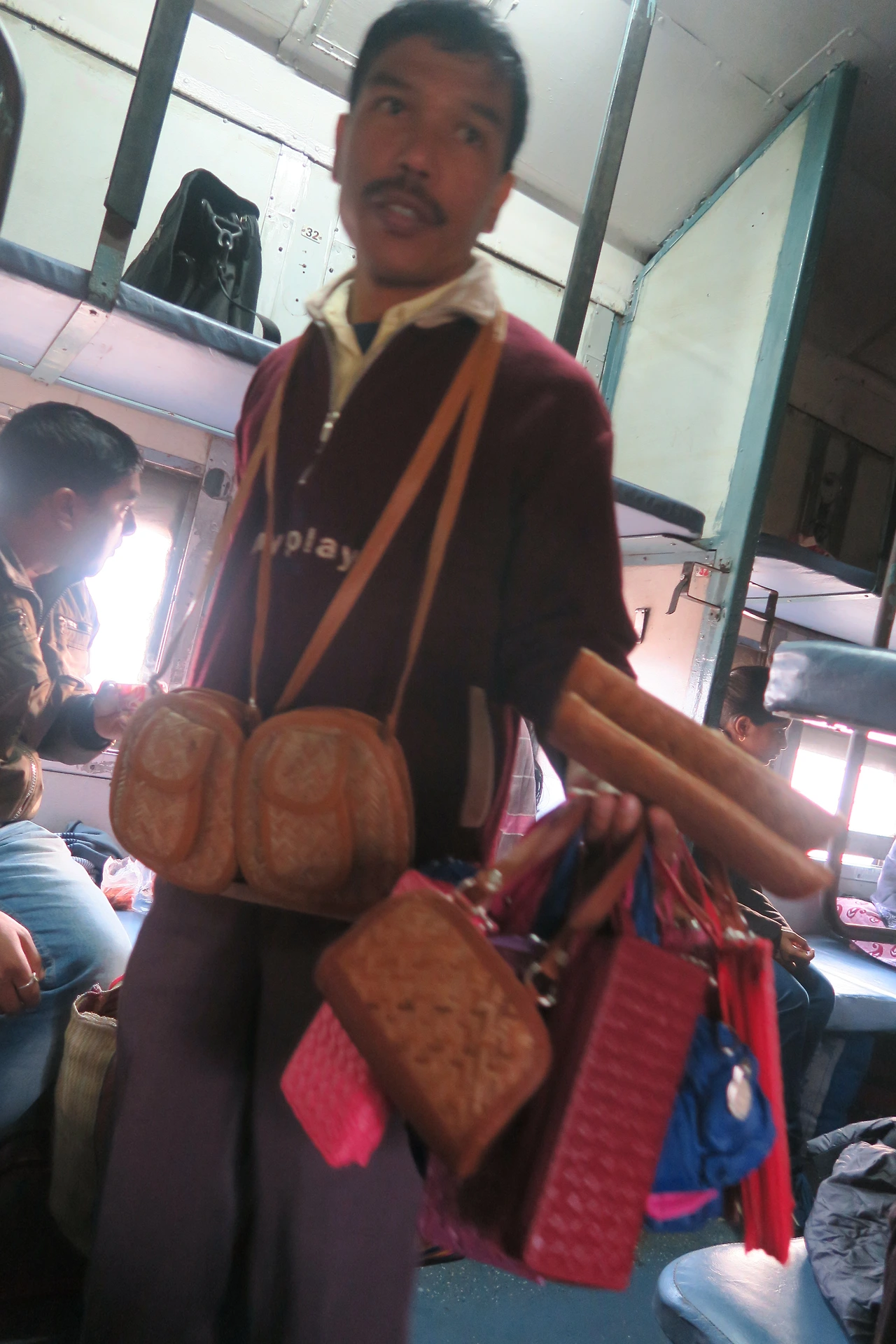 사진 5-전통 대나무 가방 사세요.JPG