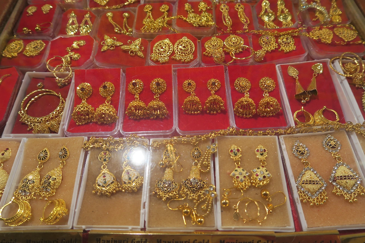 사진9-이것이 진짜 인도 스타일의 귀거리.JPG