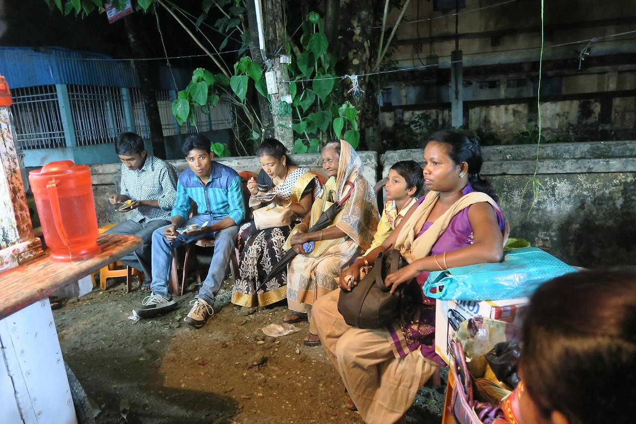 사진 4-역시 음식은 야외에서 먹는 것이 가장 맛이 있지요..JPG