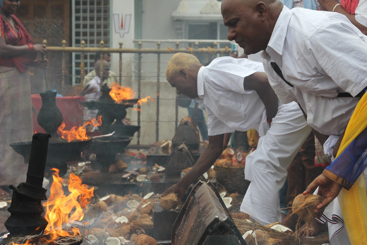 축복을 바라는 사람들의 모습.JPG