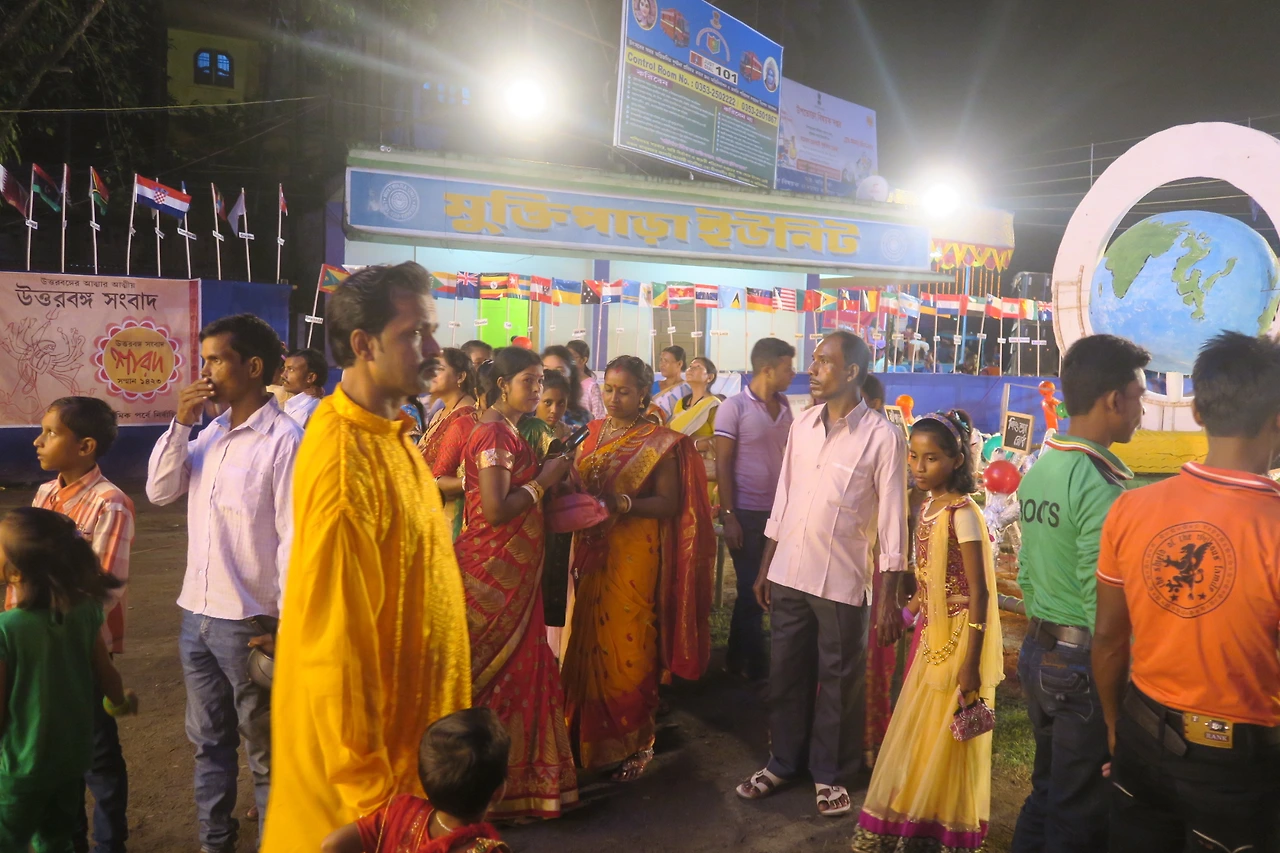 7.사람들이 축제를 즐기는 모습.JPG