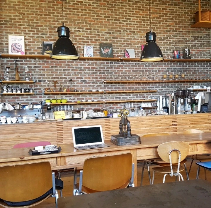 998D18435A99473410B997