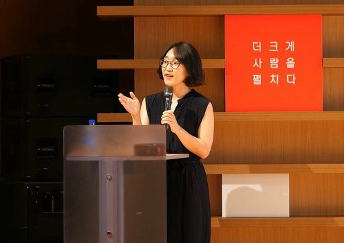 99EED94D5B9D30591D7CB7