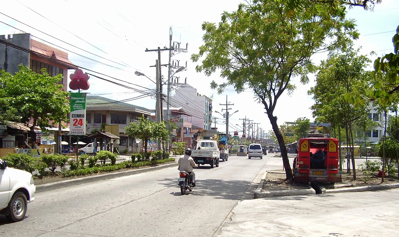 Quezon_Boulevard_Davao-c.JPG