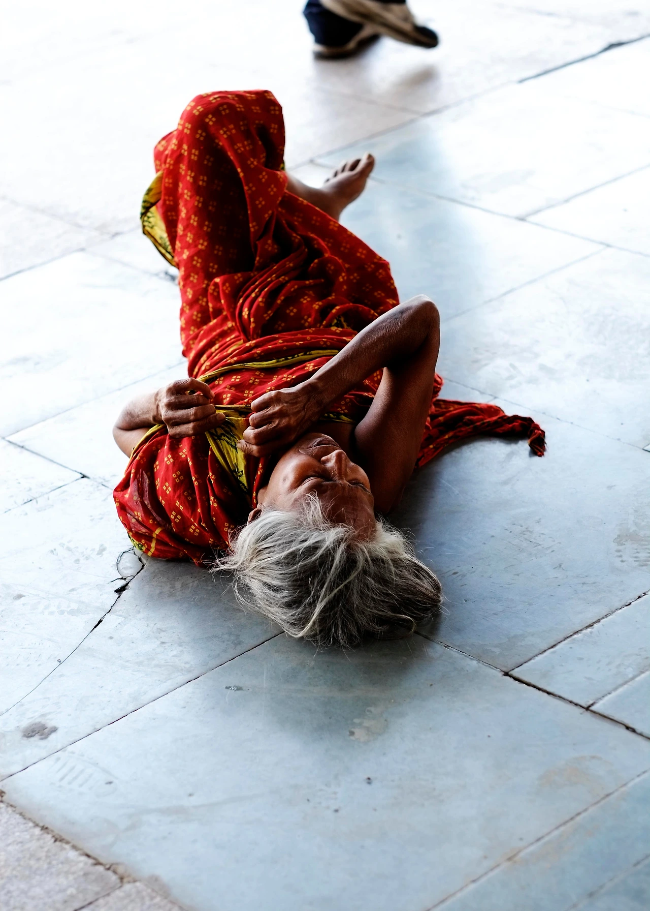 누워 있는 할매.JPG