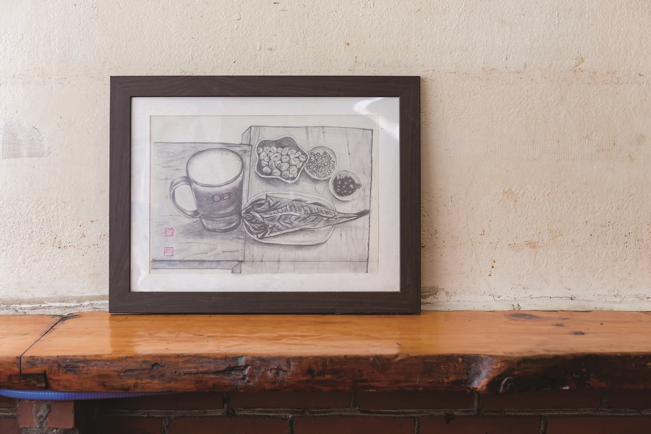 [크기변환]0메인_O7A8871_가게의 단골 손님이 직접 그린 OB베어 스케치.JPG