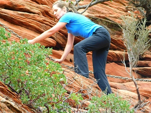 99F5D9465BC69867125A16