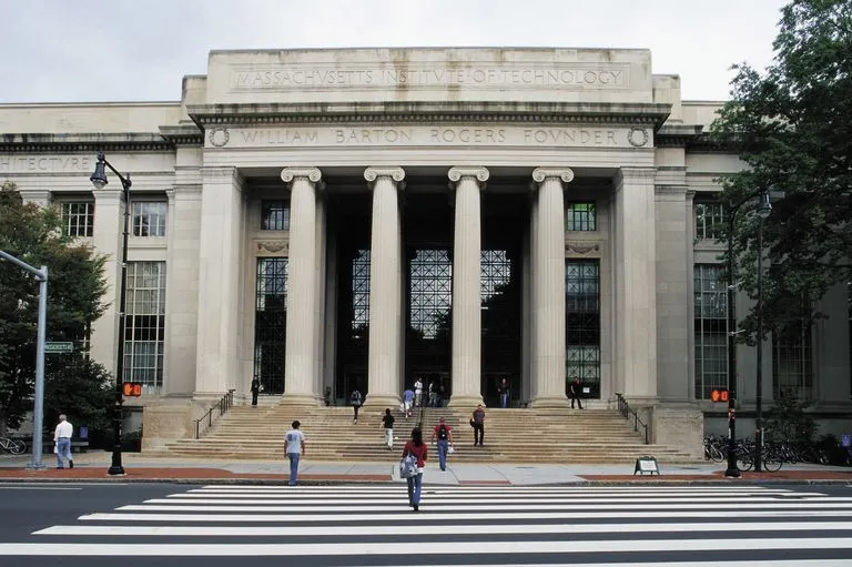 MIT.jpg?type=w966&jopt=2