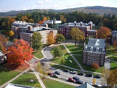 388px-Dartmouth_College_campus_2007-10-20_09.JPG
