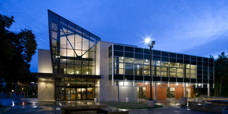 bookstore1.png?type=w800