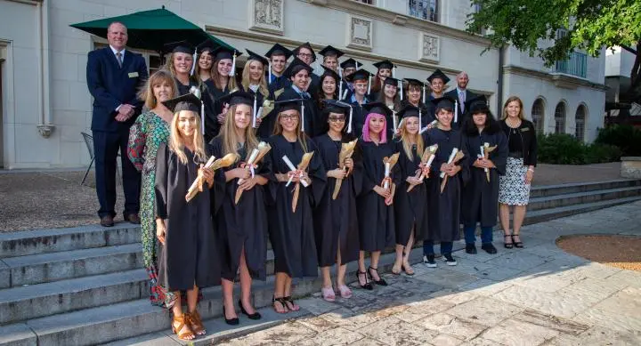 UTHS%20Graduation%202019-0250.jpg?itok=g1sy-mqu