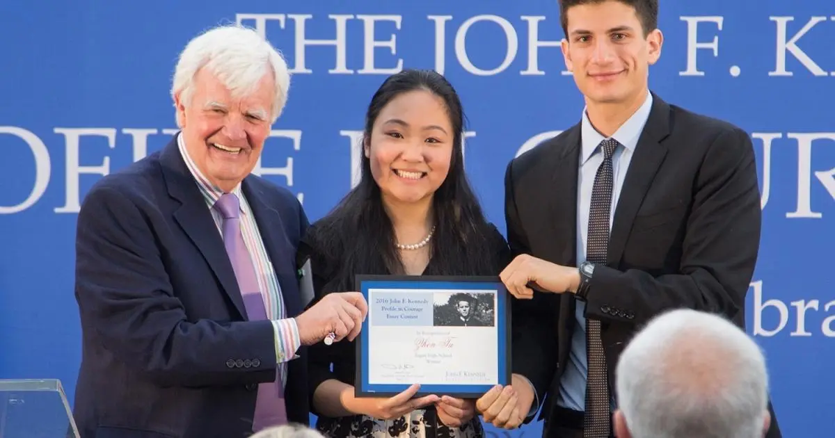 curr-res-the-profile-in-courage-essay-contest.jpg?itok=AkxirEyz