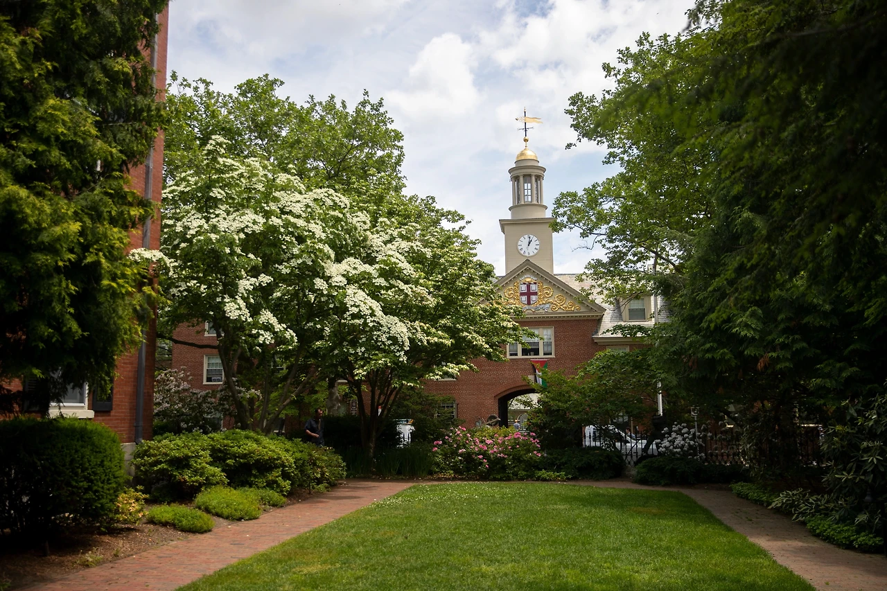 brown_university_cover?e=2147483647&v=beta&t=5mK9xBco9RTDnoXo-rhI9_7qxiVmPx6EeaaciueY7KA