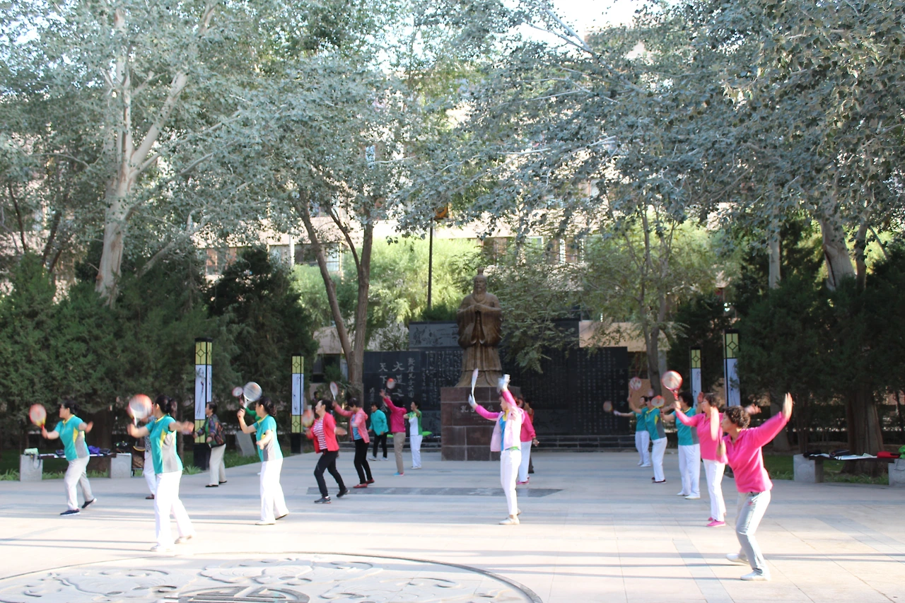 둔황 아침공원.JPG