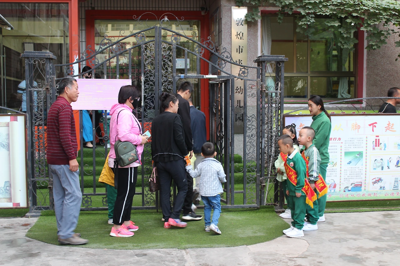 둔황 아침 학교.JPG