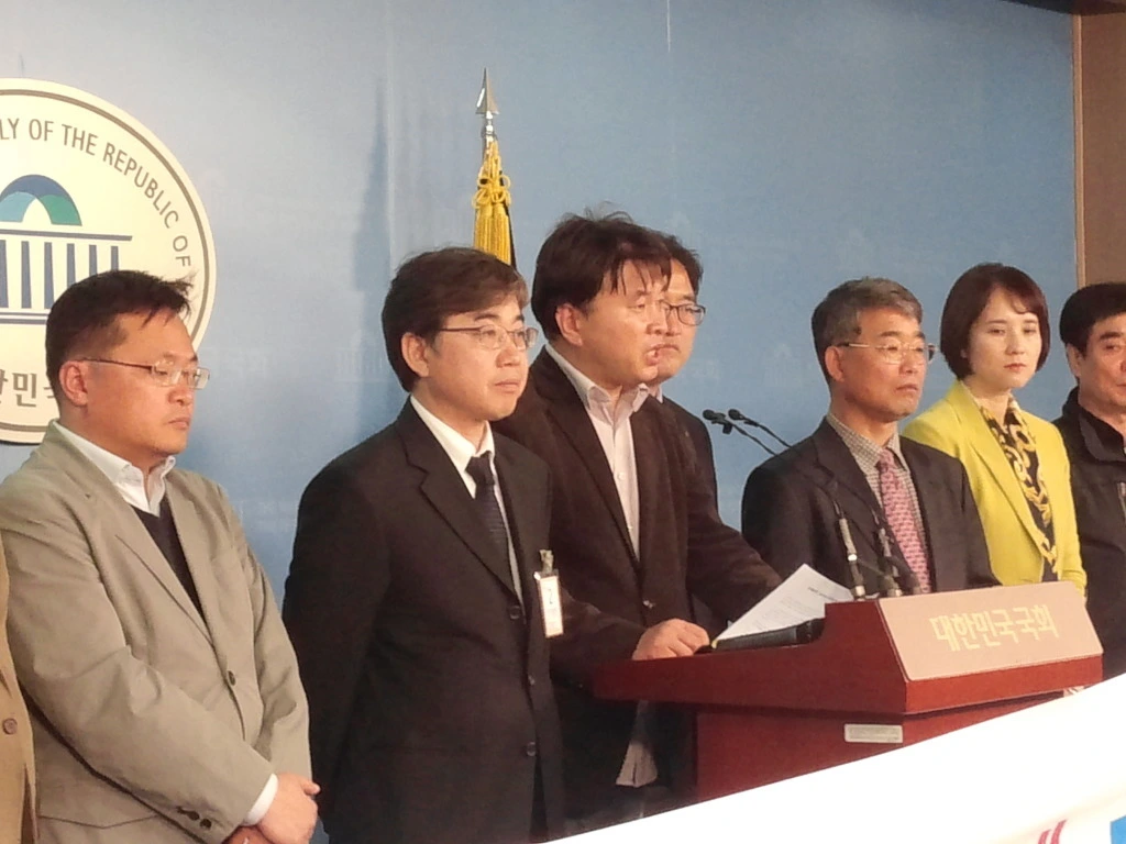 2713C04D527441A829FB9C