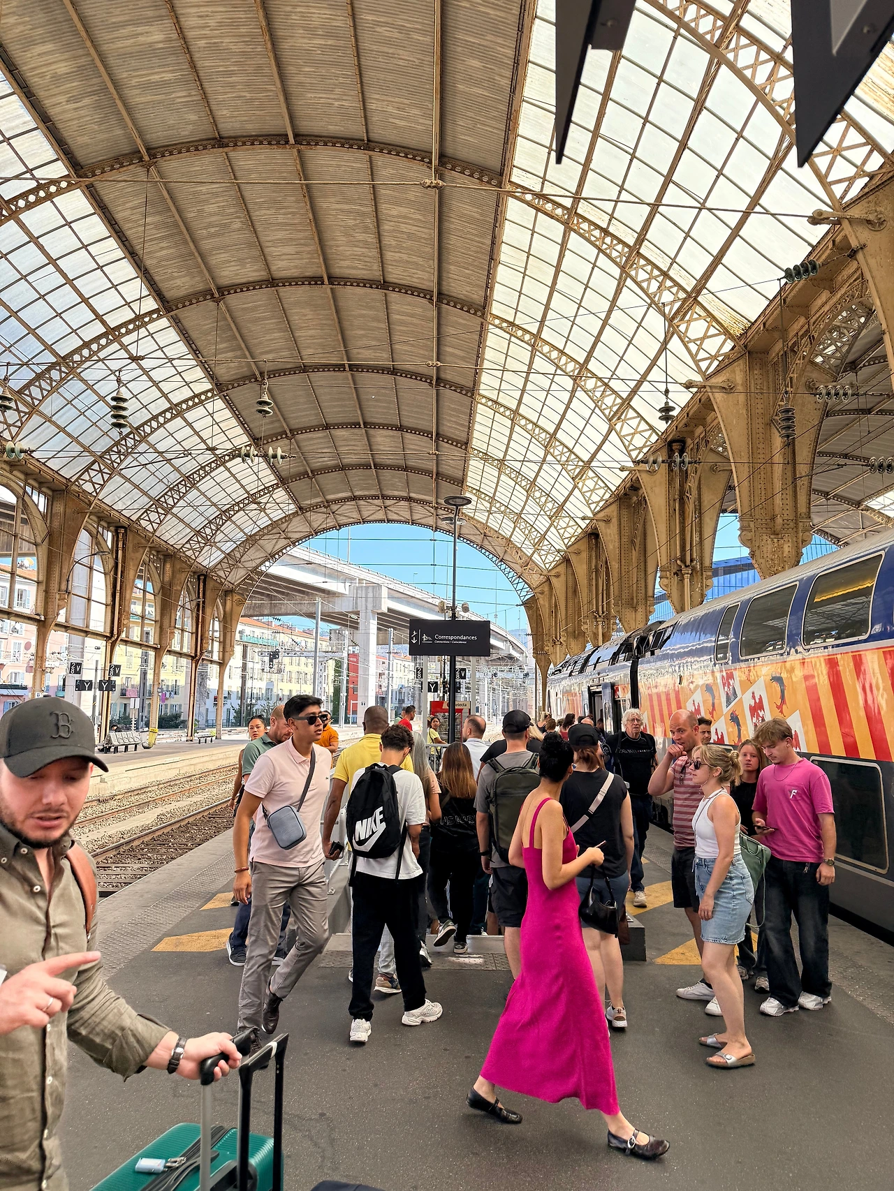 니스역 승강장.jpeg