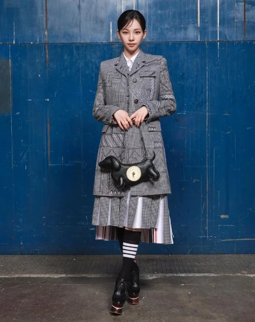 톰브라운 카리나.jpeg