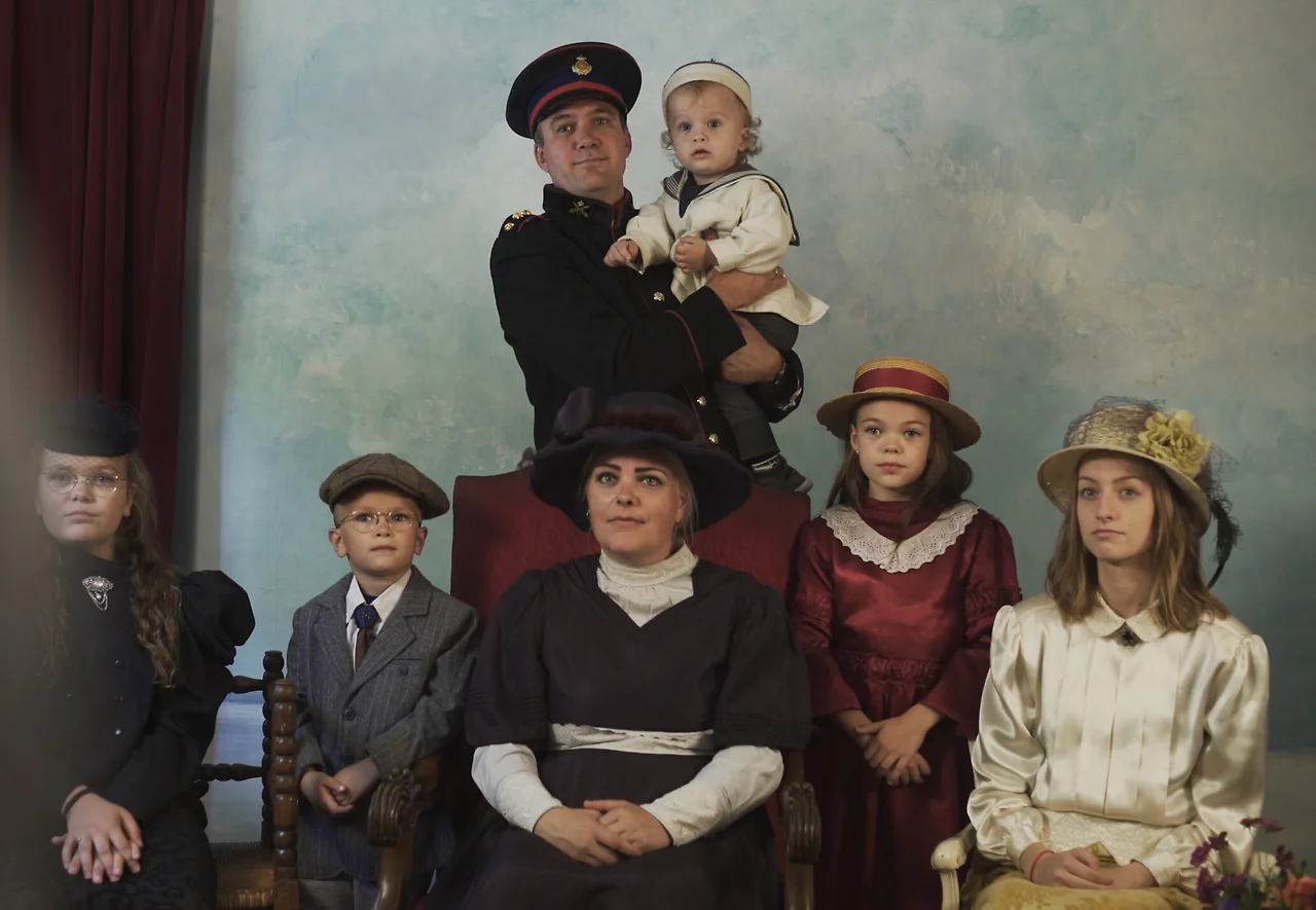 Ons-moederland---Kusters-klederdracht.jpg?format=2500w