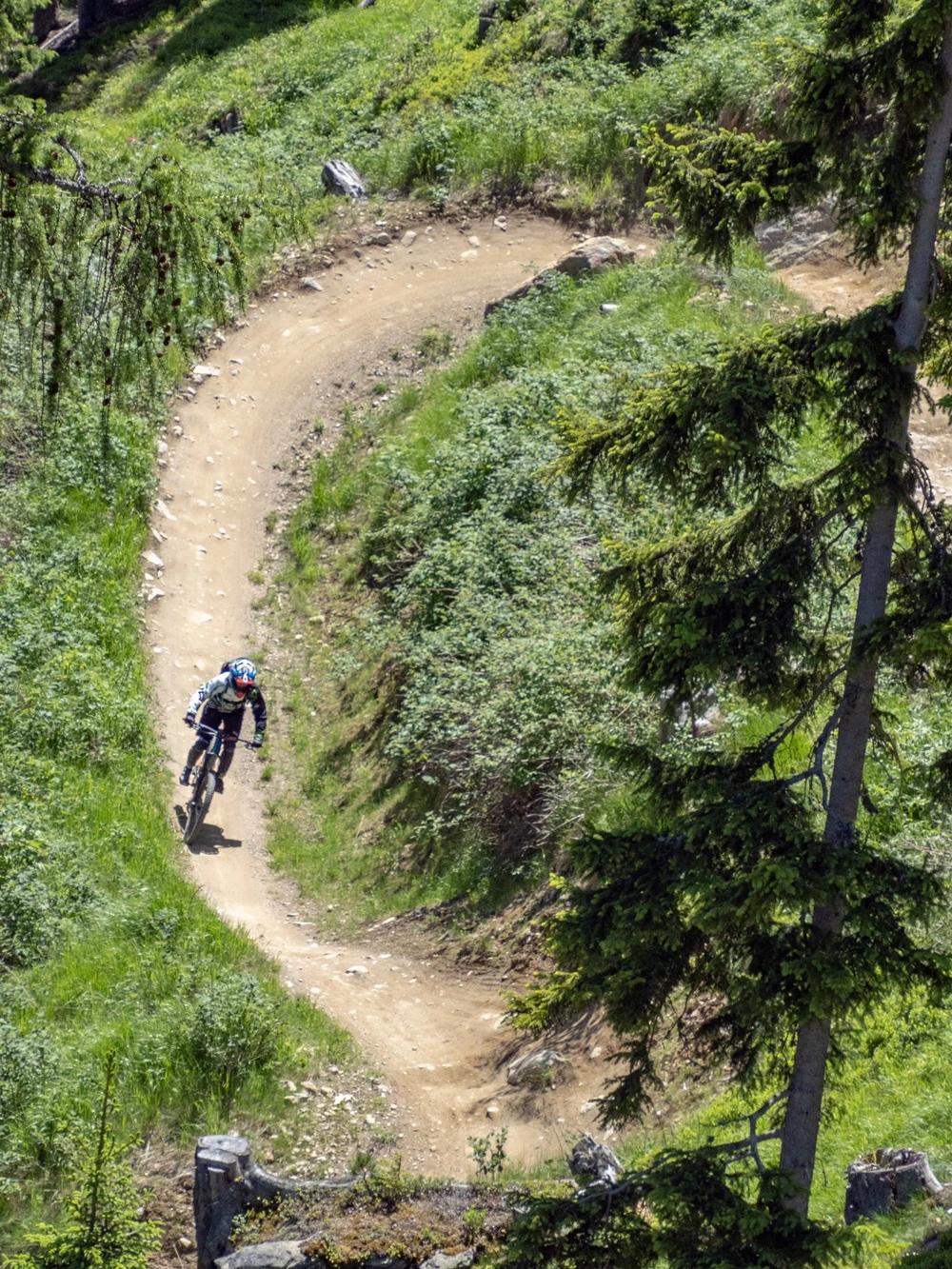 외츠탈 케이블카에서 보인 산악바이커들2.JPG