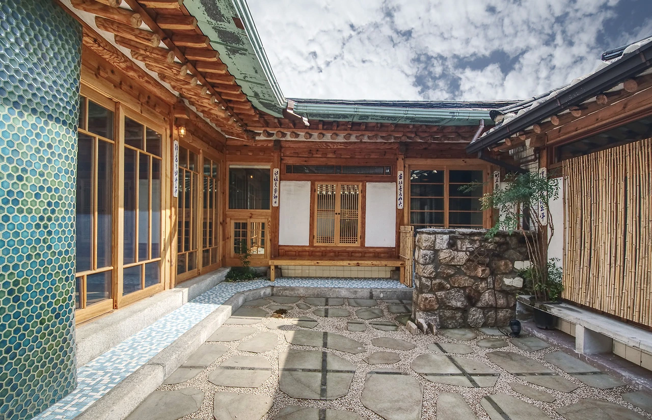 for LP_12_photo by STUDIOMETA.jpeg