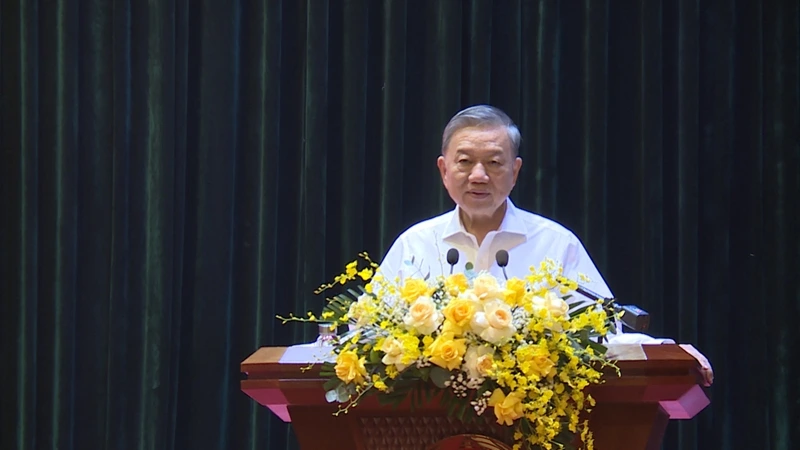 호치민 정치아카데미에서 '베트남시대'를 선언한 또럼 서기장_출처 베트남 공산당 홈페이지.jpeg