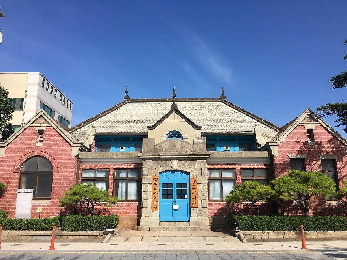 01_%EC%99%84%EB%A3%8C%EC%98%9B%EA%B5%B0%EC%82%B0%EC%84%B8%EA%B4%80.JPG?type=w1200