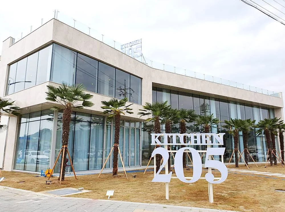 sub_03_05_instagram__felicity_m.c.jpg?type=w1200