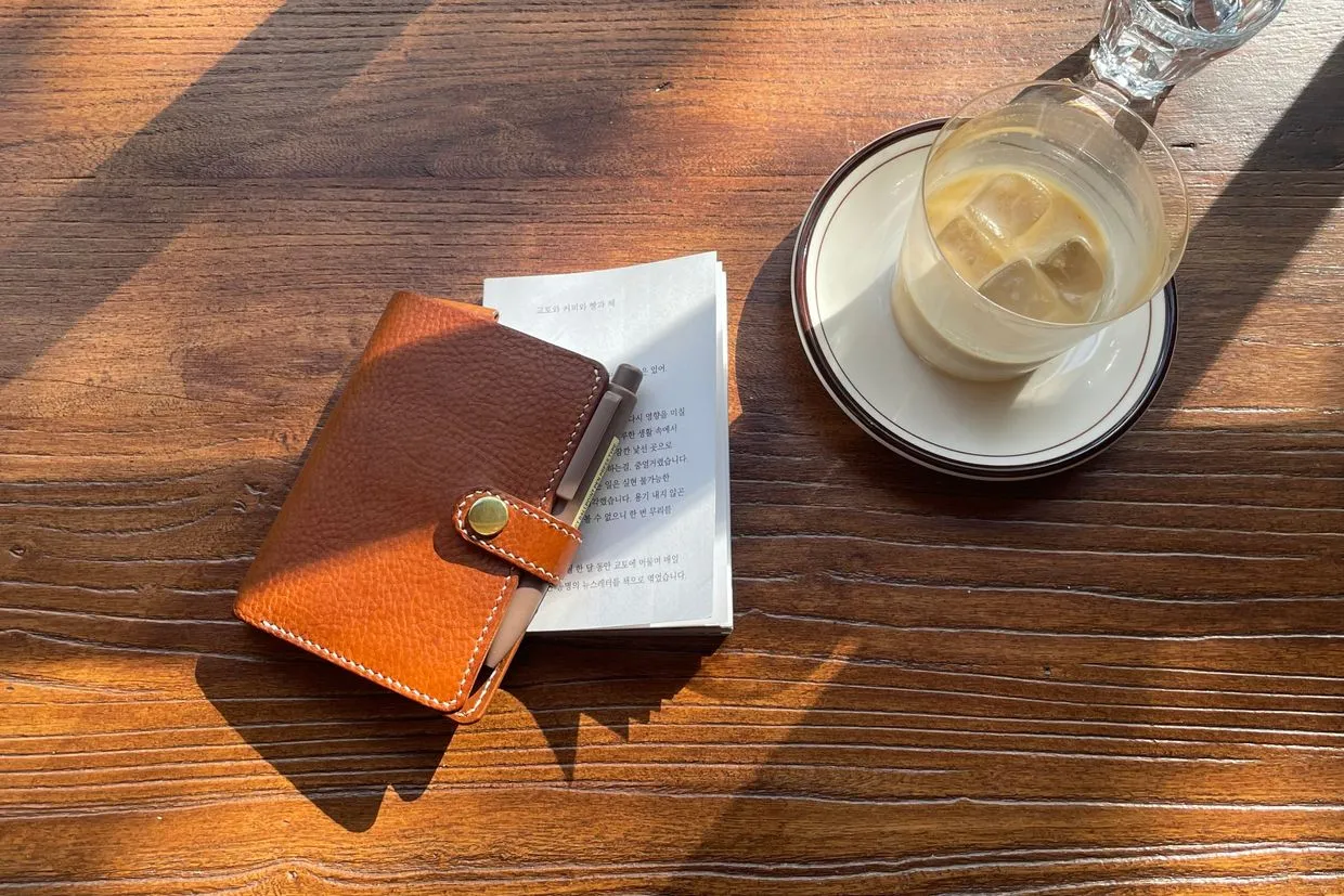 eyJidWNrZXQiOiJ0dW1ibGJ1Zy1pbWctYXNzZXRzIiwia2V5Ijoic3RvcnkvNWM2YjQ1ZGItYmYyZi00OTI4LTkyMTUtNDZhNWMxNzgzNjg1LzA3NDQ1NTg3LWExNmMtNDA4MS04NDhjLWQyNjEyZTAwNWUyYy5qcGciLCJlZGl0cyI6eyJyZXNpemUiOnsid2lkdGgiOjEyNDAsIndpdGhvdXRFbmxhcmdlbWVudCI6dHJ1ZX0sInJvdGF0ZSI6bnVsbH19