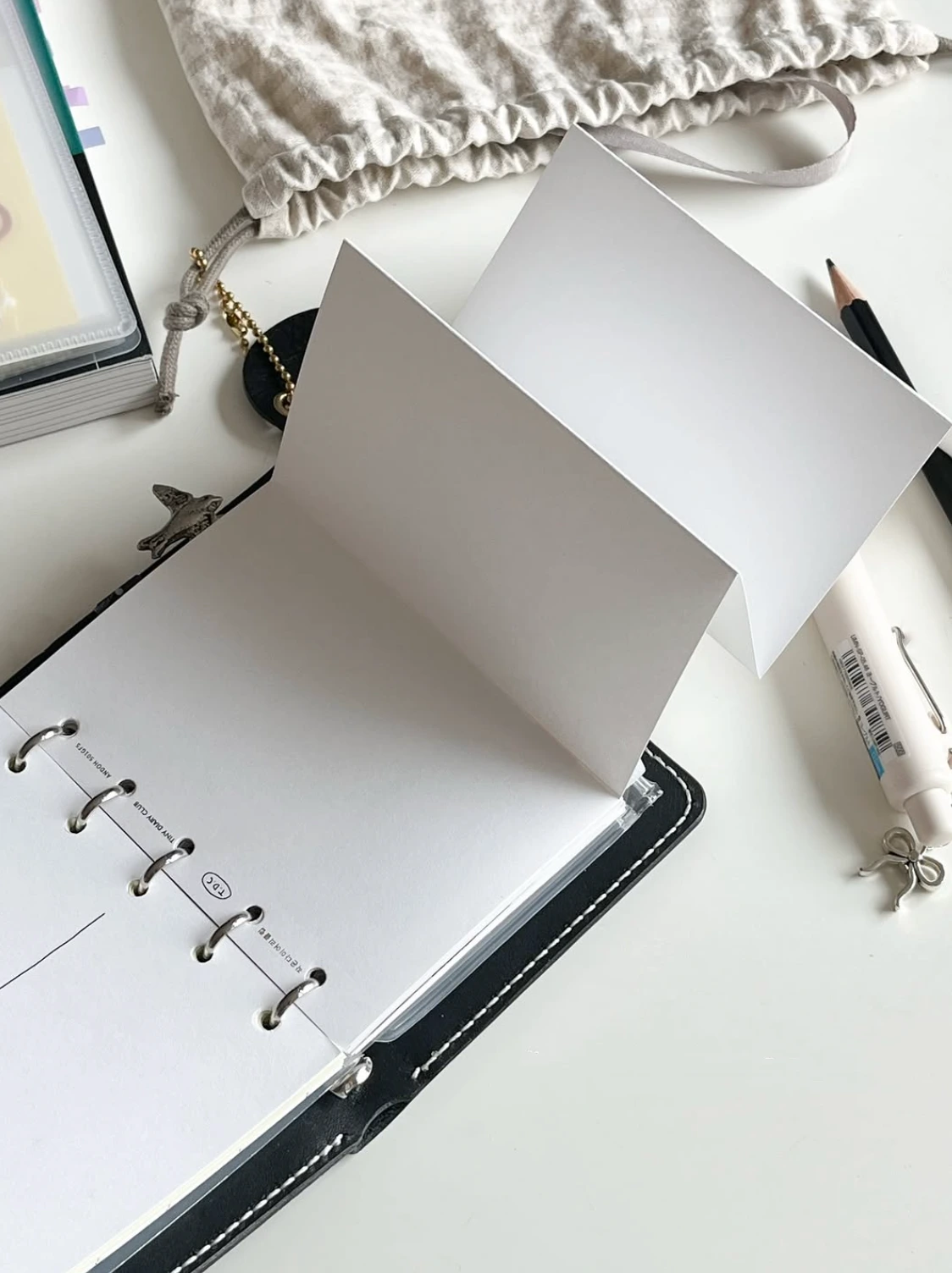 eyJidWNrZXQiOiJ0dW1ibGJ1Zy1pbWctYXNzZXRzIiwia2V5Ijoic3RvcnkvNWM2YjQ1ZGItYmYyZi00OTI4LTkyMTUtNDZhNWMxNzgzNjg1LzAzNDg0NmVlLTNmYzctNGRhNS04ZjA1LTEwMGFiN2Q2OWJmYy5wbmciLCJlZGl0cyI6eyJyZXNpemUiOnsid2lkdGgiOjEyNDAsIndpdGhvdXRFbmxhcmdlbWVudCI6dHJ1ZX0sInJvdGF0ZSI6bnVsbH19