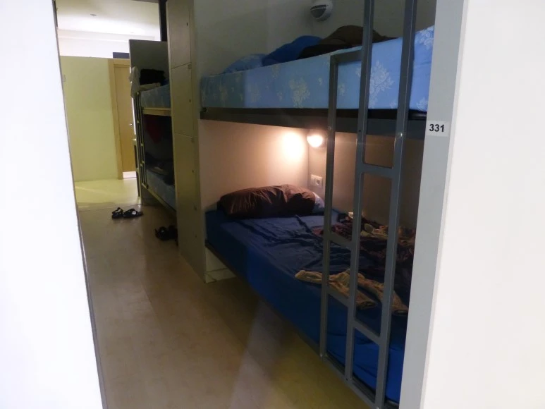 p1000333c-burgos-albergue-dormitorio.jpg?type=w773