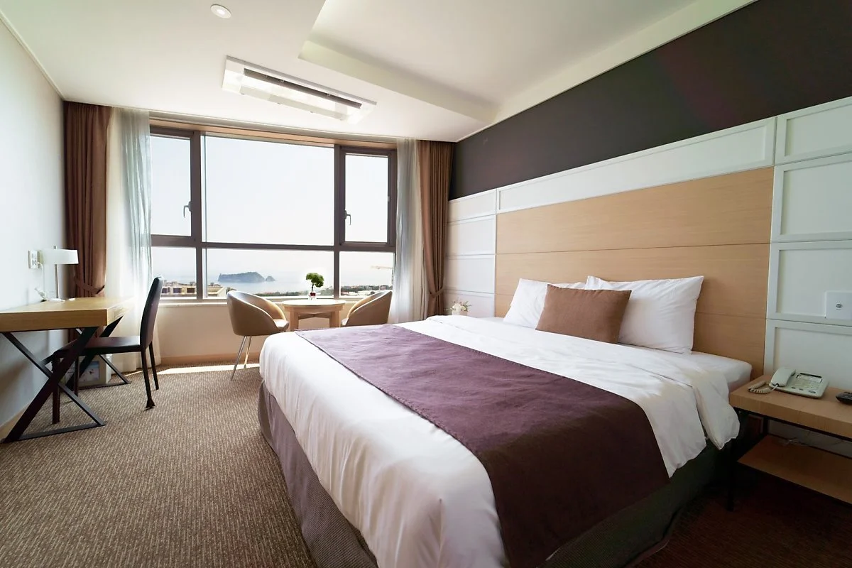 ext-FG12250562.jpg?type=w1200