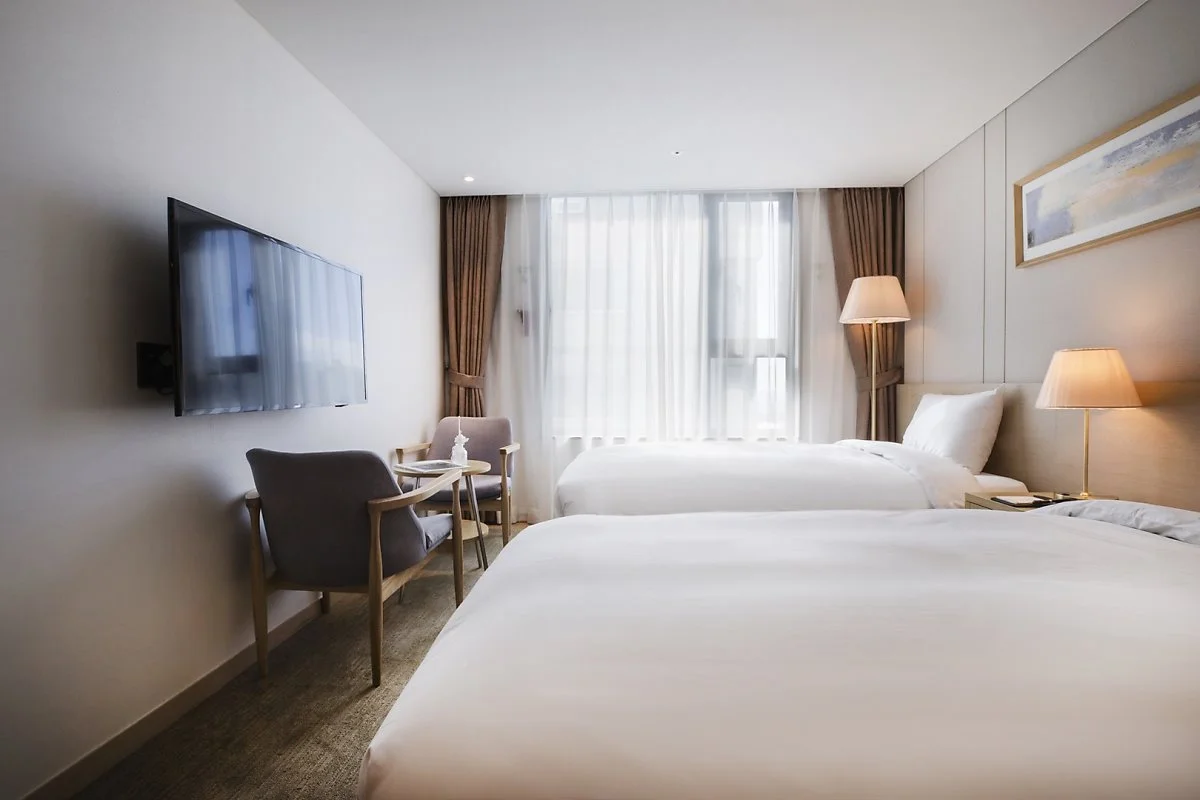 ext-FG11871241.jpg?type=w1200