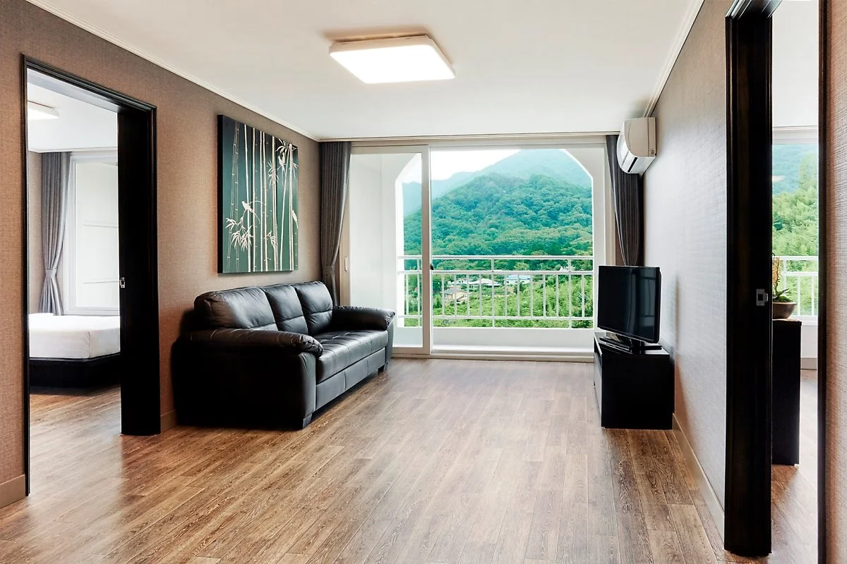 ext-FG8070212.jpg?type=w1200