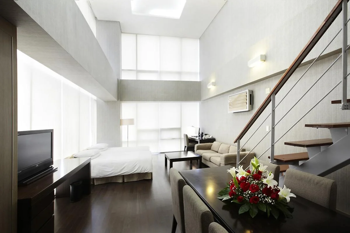 52995440.jpg?type=w1200