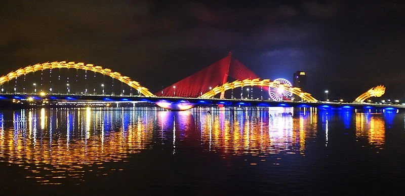 800px-Dragon_Bridge_at_night_(Danang)_-_DSC02098.JPG